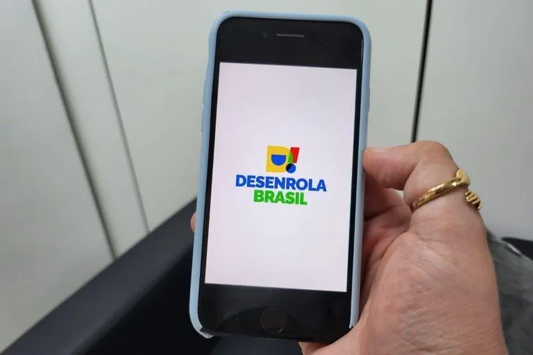 Adesão ao Desenrola deve movimentar quase quatro bilhões de reais do FGTS