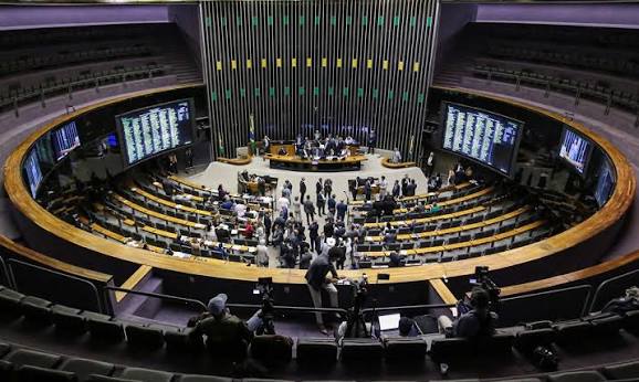 Congresso reage a novas medidas dos EUA contra o Brasil