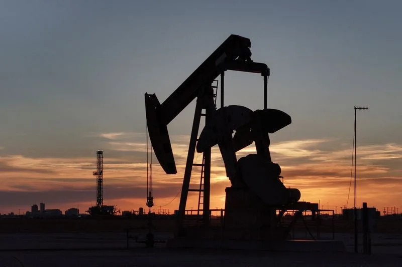 Queda de petróleo nos EUA surpreende e supera 8 milhões de barris