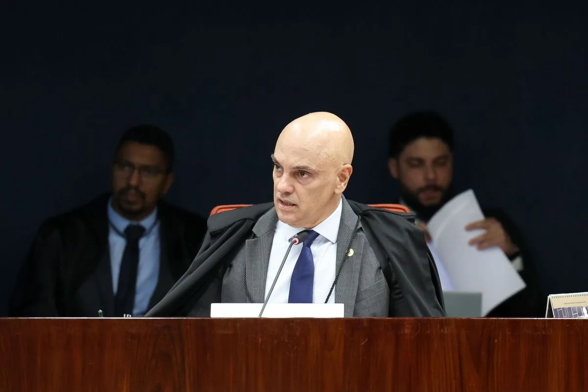 STF condena Eduardo Bolsonaro por unanimidade por coação em processo