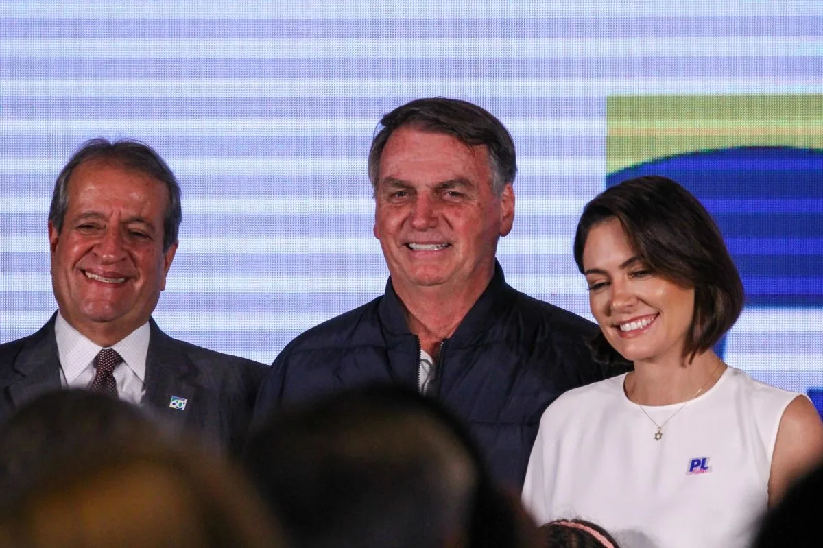 Aposta do PL: Michelle Bolsonaro deve reforçar campanha de Flávio