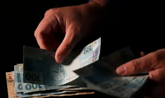 Brasileiros retiram quase R$ 500 milhões em valores esquecidos no sistema financeiro