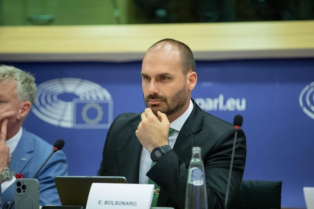 PGR oficializa pedido de condenação contra Eduardo Bolsonaro