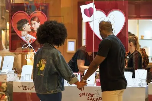 Dia dos Namorados deve movimentar compras para 61% dos brasileiros