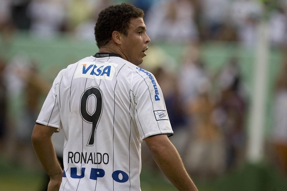Ronaldo revela desejo de comprar Corinthians: "Arrumo dinheiro no mercado"