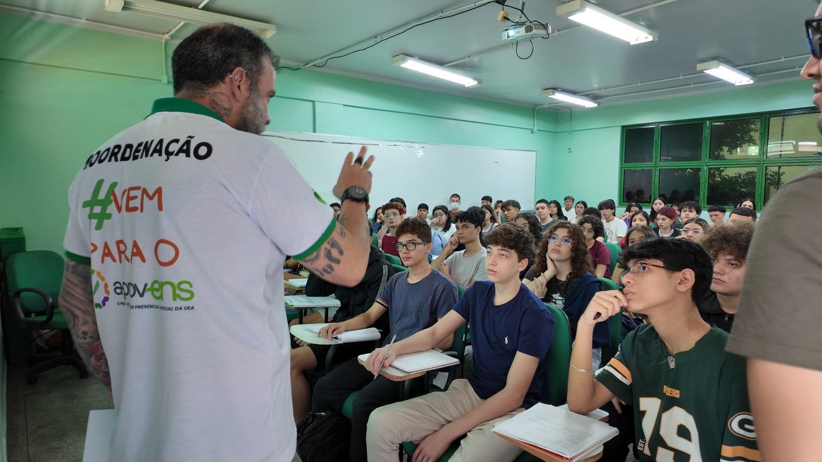 UEA anuncia seleção para vagas no pré-vestibular AprovENS