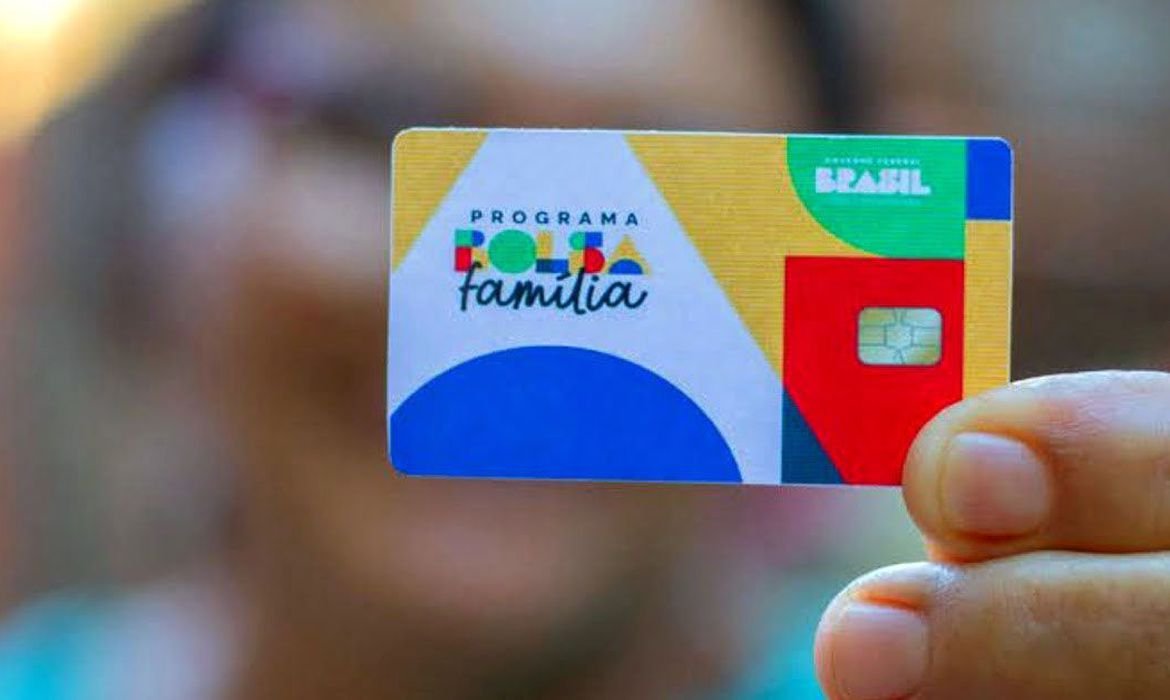 Amazonas está entre os 13 estados que têm mais beneficiados do Bolsa Família do que trabalhadores com carteira assinada