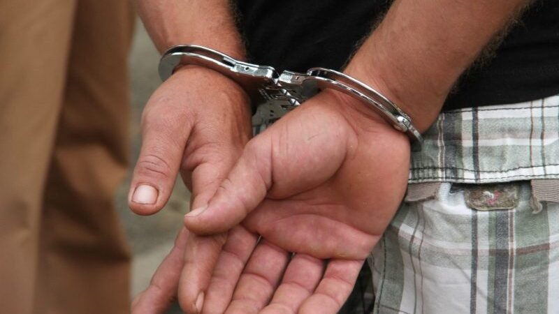 Homem é preso após ameaçar ex com arma de fogo e descumprir medida protetiva no AM