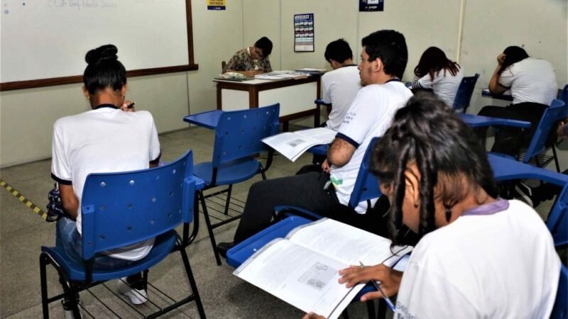 Pé-de-meia é lançado em Manaus para alunos matriculados no ensino Médio