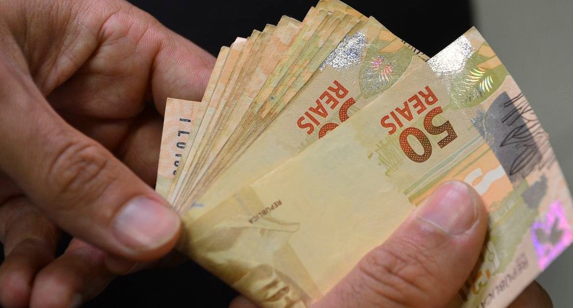 Taxa de juros para MEI chega a 44% ao ano, quatro vezes mais que a Selic, diz Sebrae