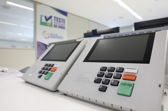 Dança das cadeiras – Prefeitura de Manaus anuncia mudanças no secretariado em cumprimento à legislação eleitoral