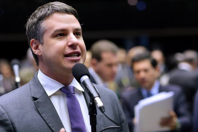 Ex-deputado federal, Arthur Bisneto é achado morto em casa
