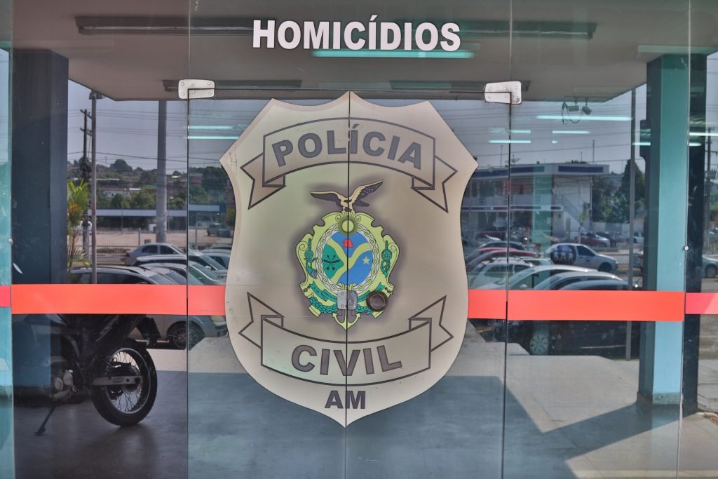 Homem tenta intervir em discussão e é morto a facadas dentro de kitnet em Manaus
