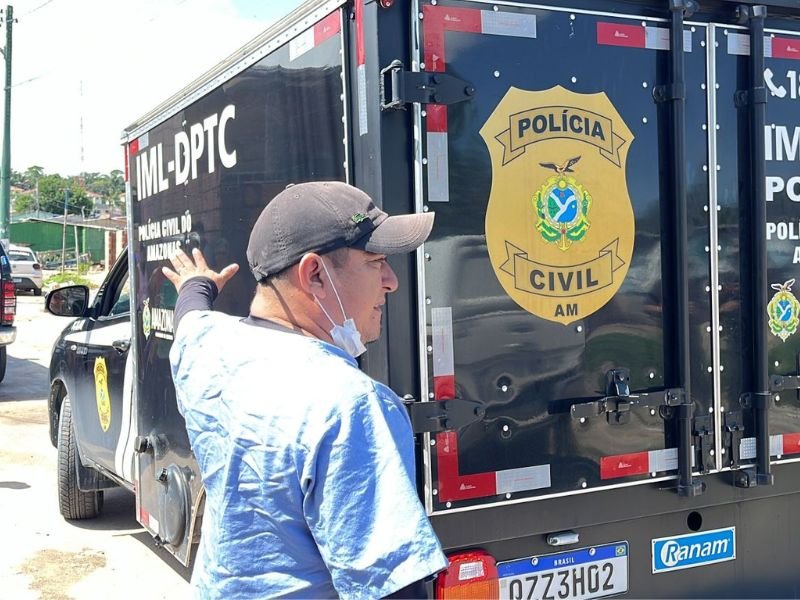 Corpo de homem é encontrado na beira de igarapé em Manaus