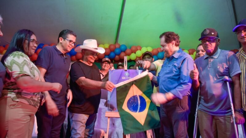 João Luiz participa da inauguração de estrada no Careiro da Várzea com senador Plínio Valério