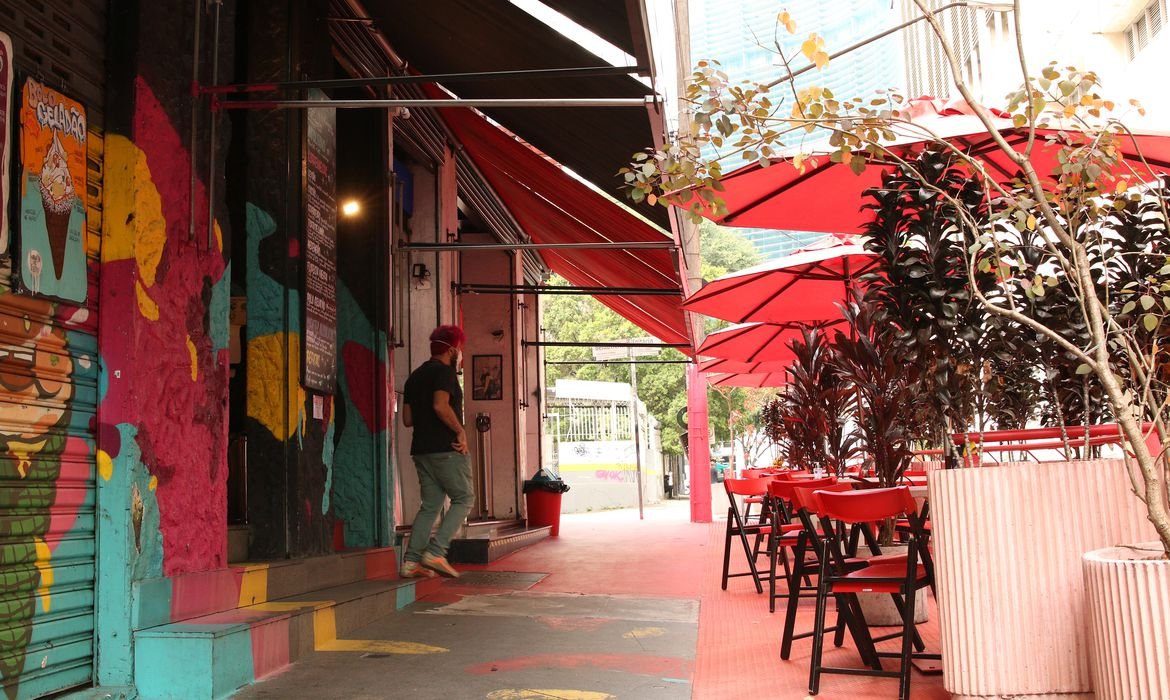 Pesquisa revela desafios econômicos para bares e restaurantes no AM