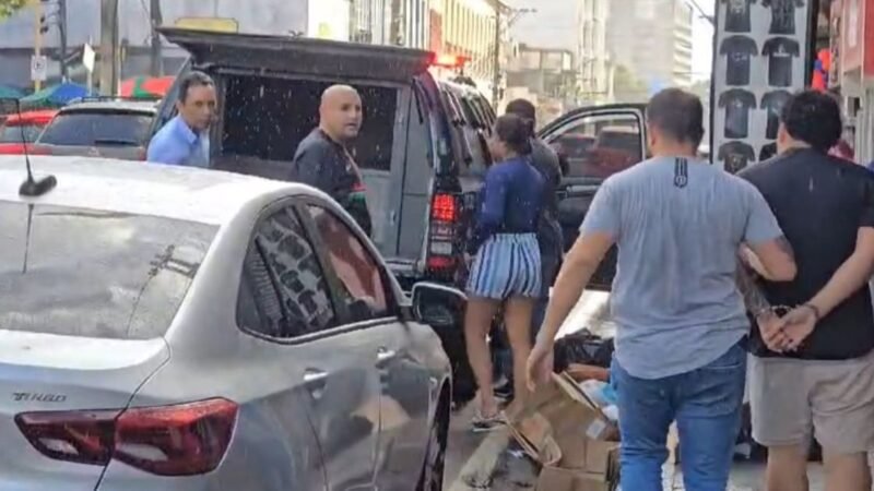 Funcionária ajuda amante e a mulher dele em roubo à loja de Manaus