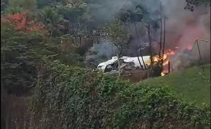 URGENTE TRAGÉDIA AVIÃO QUE SAIU DE CASCAVEL PARANÁ CAI AGORA EM SÃO PAULO URGENTE