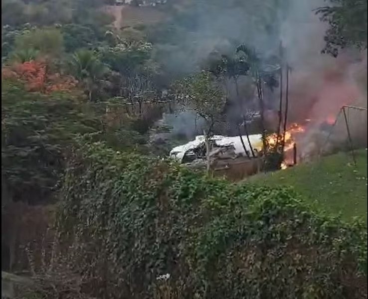 URGENTE TRAGÉDIA AVIÃO QUE SAIU DE CASCAVEL PARANÁ CAI AGORA EM SÃO PAULO URGENTE