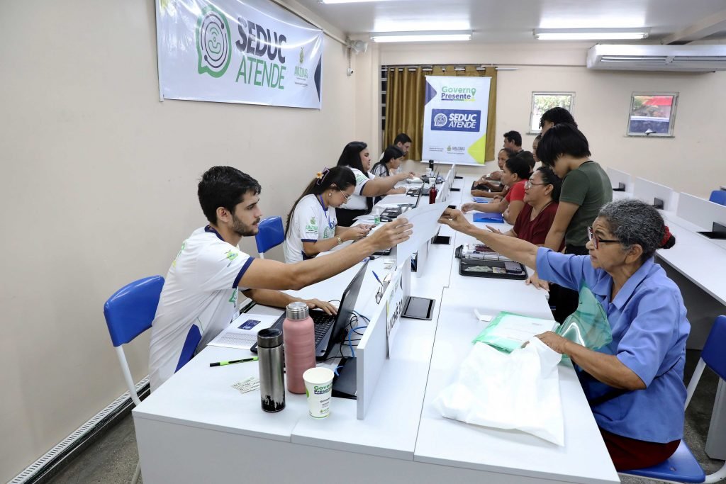 Secretaria de Educação auxilia jovens e adultos a concluírem os estudos