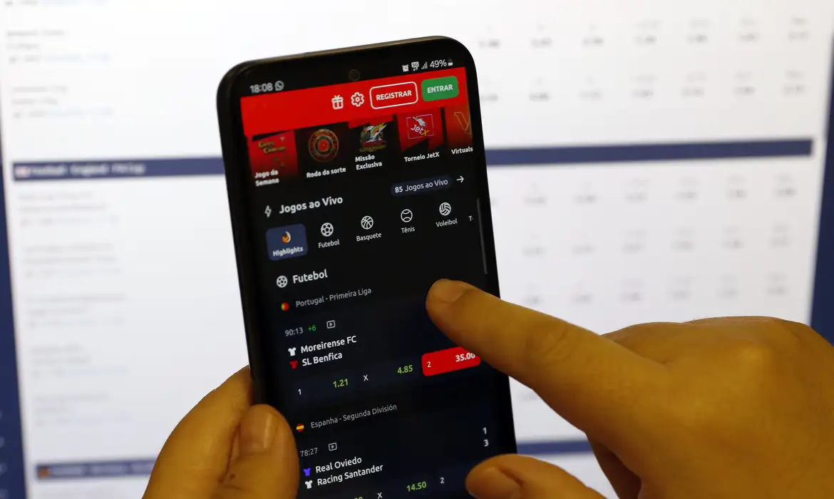 Clubes de futebol devem responder sobre publicidade de bets para público infantil