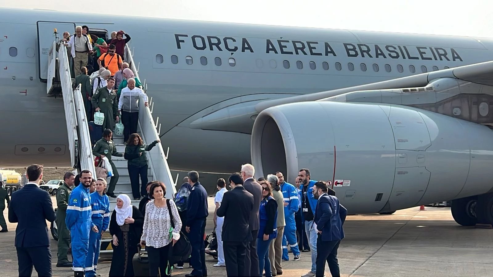 Segundo voo com brasileiros resgatados do Líbano pousa no Brasil