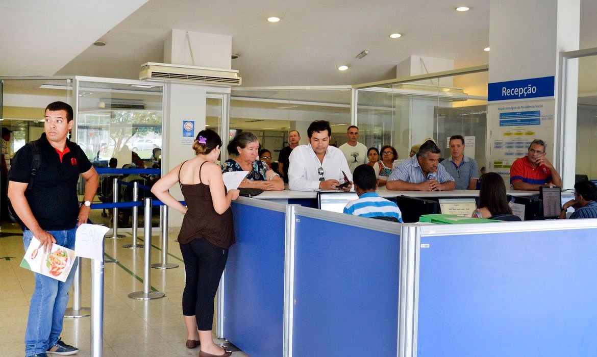 60% dos brasileiros iniciam planejamento da aposentadoria apenas cinco anos antes do prazo, aponta Serasa