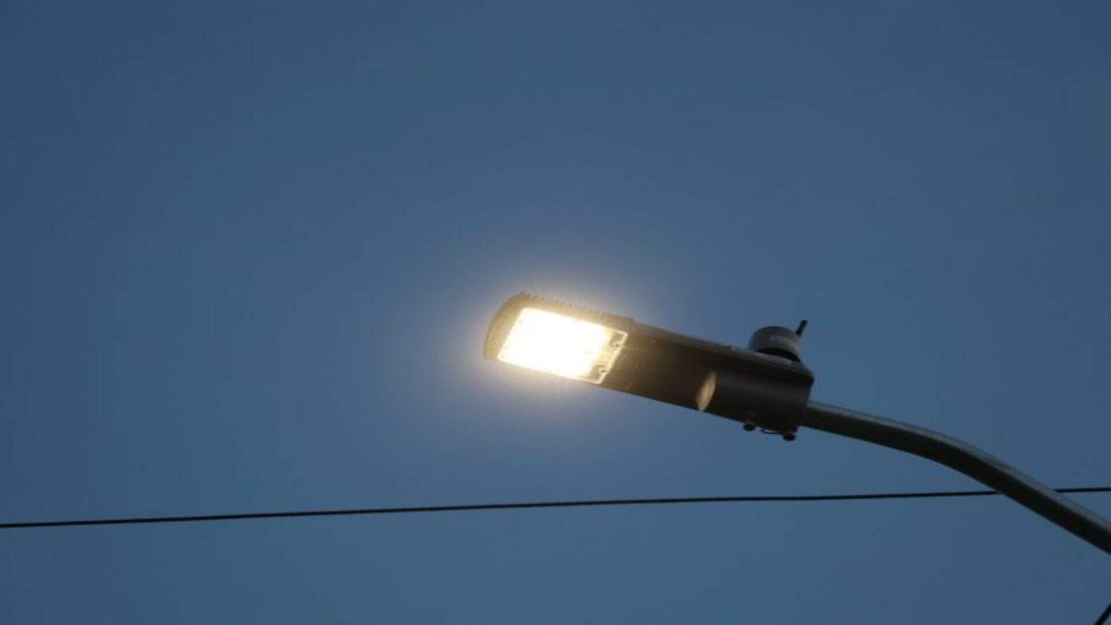 Luzes de LED de R$ 1,9 mil em prefeitura em MS levam a investigação de superfaturamento de contrato
