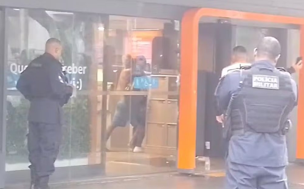 Mulher é feita refém em agência bancária e suspeito é baleado