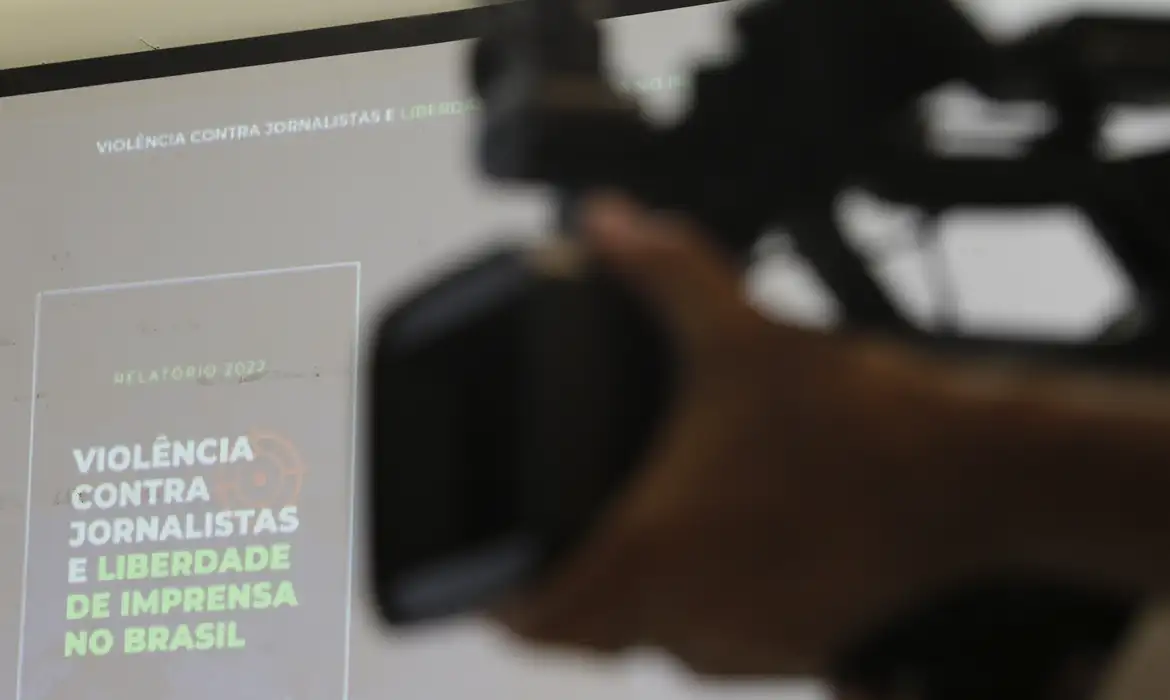 Sindicatos repudiam ataque a jornalistas que reportaram atos golpistas