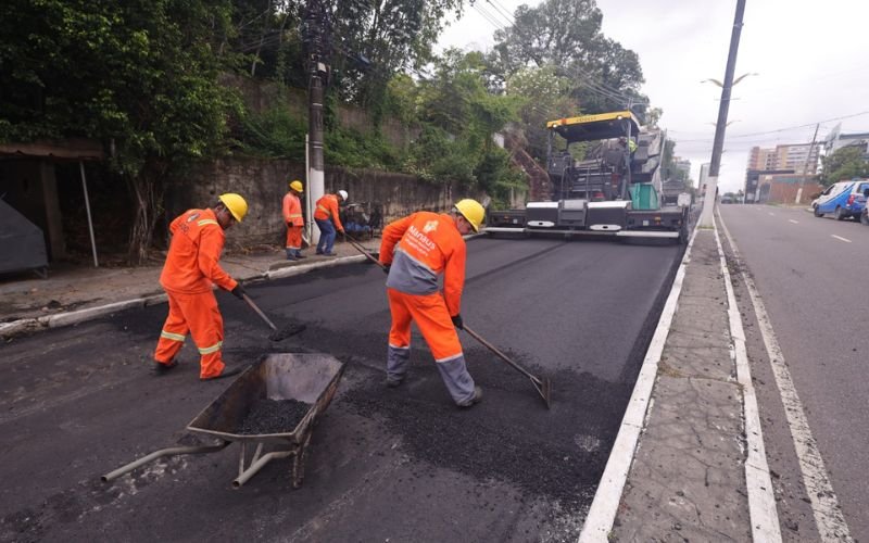 Avenida Maceió é liberada após finalização de reparos em Manaus