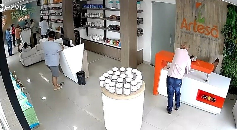 Homem furta celular em farmácia de manipulação em Manaus