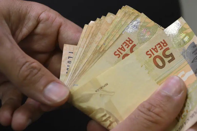 Governo recua e mantém isenção de IOF para fundos no exterior após críticas