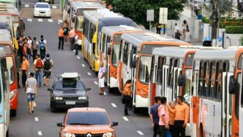 Greve dos ônibus continua após reunião entre Sinetram e Sindicato