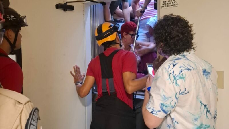 Corpo de Bombeiros resgata seis turistas presos em elevador de hotel no Centro de Manaus