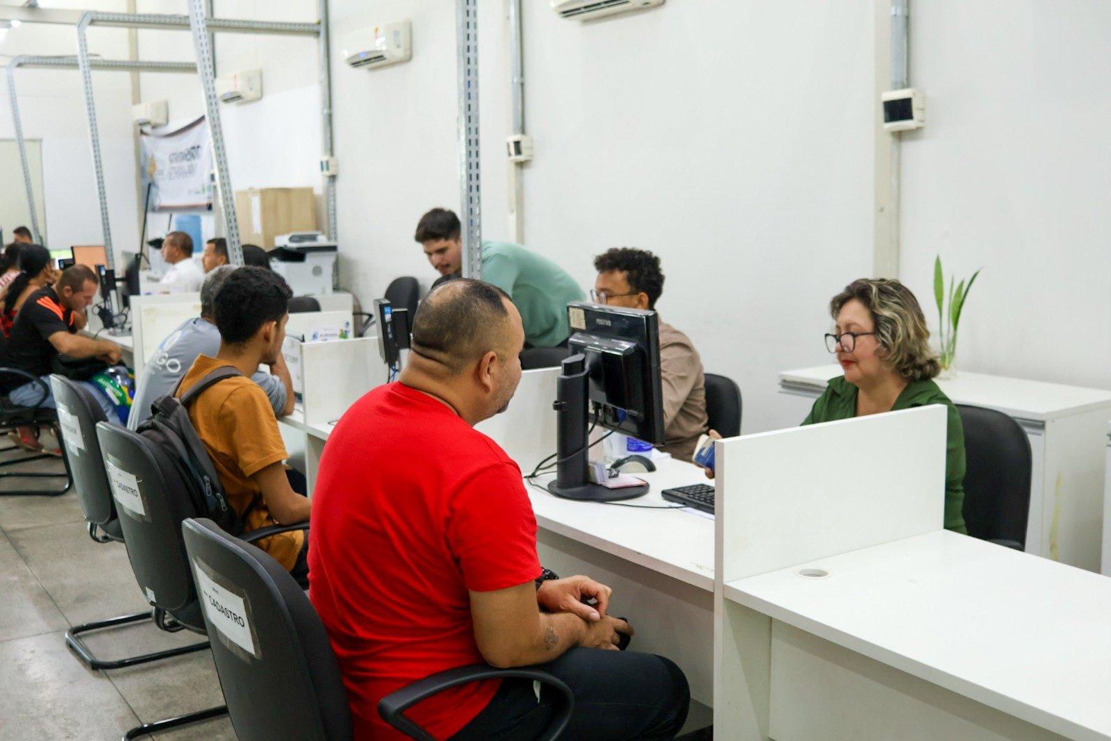 Sine Amazonas oferece 280 vagas de emprego nesta segunda-feira; confira