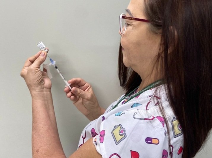 Vacinação contra dengue é ampliada para 17 cidades do AM