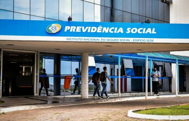 Justiça bloqueia R$ 119 milhões de investigados por fraude contra INSS