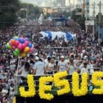 Evangélicos crescem e representam mais de um quarto da população