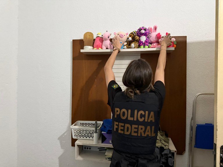 PF prende dois irmãos por crimes de abuso sexual infantil na internet em Manaus