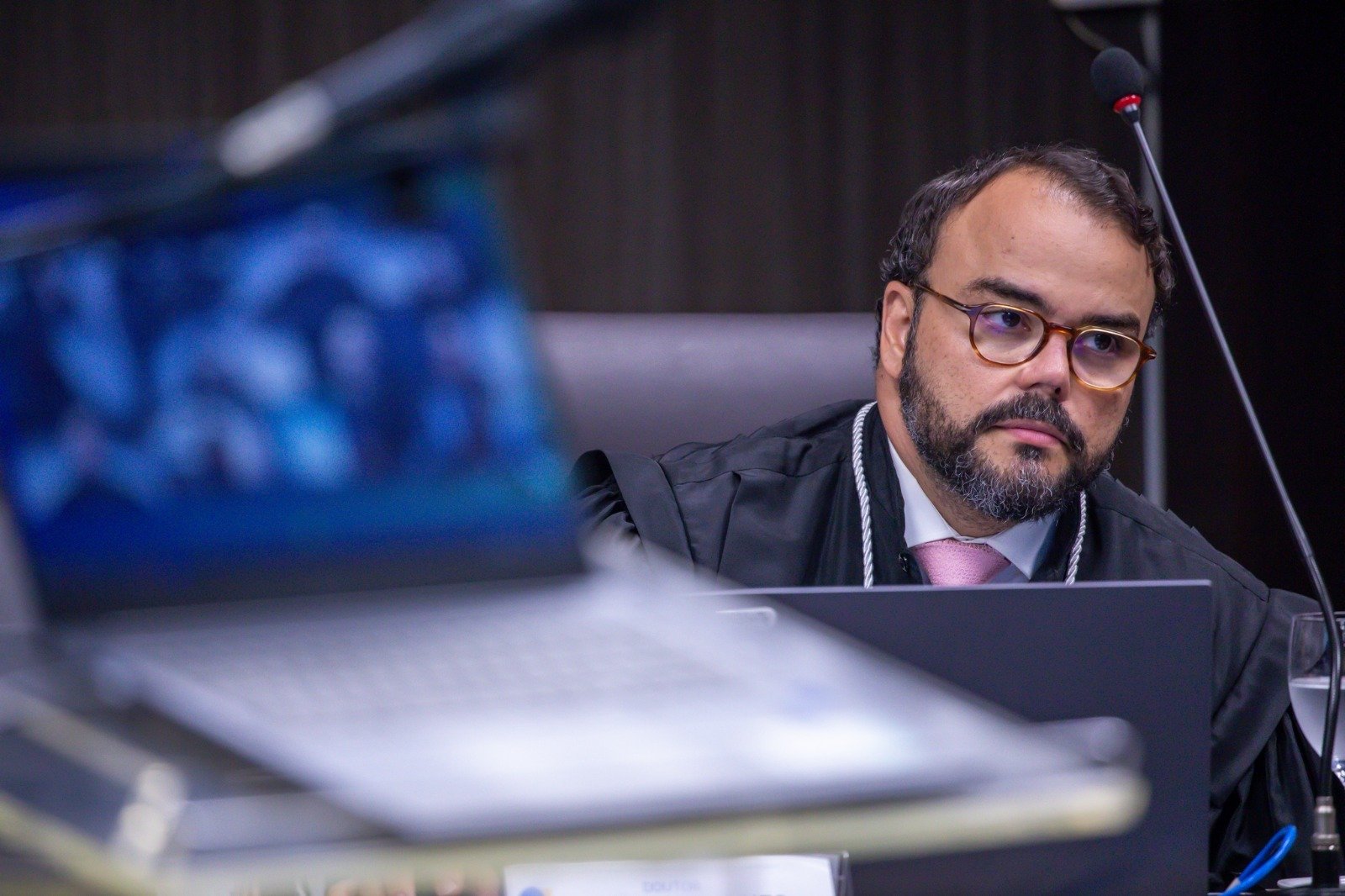 TRE-AM julga primeiro caso de deepfake e mantém punição por propaganda irregular