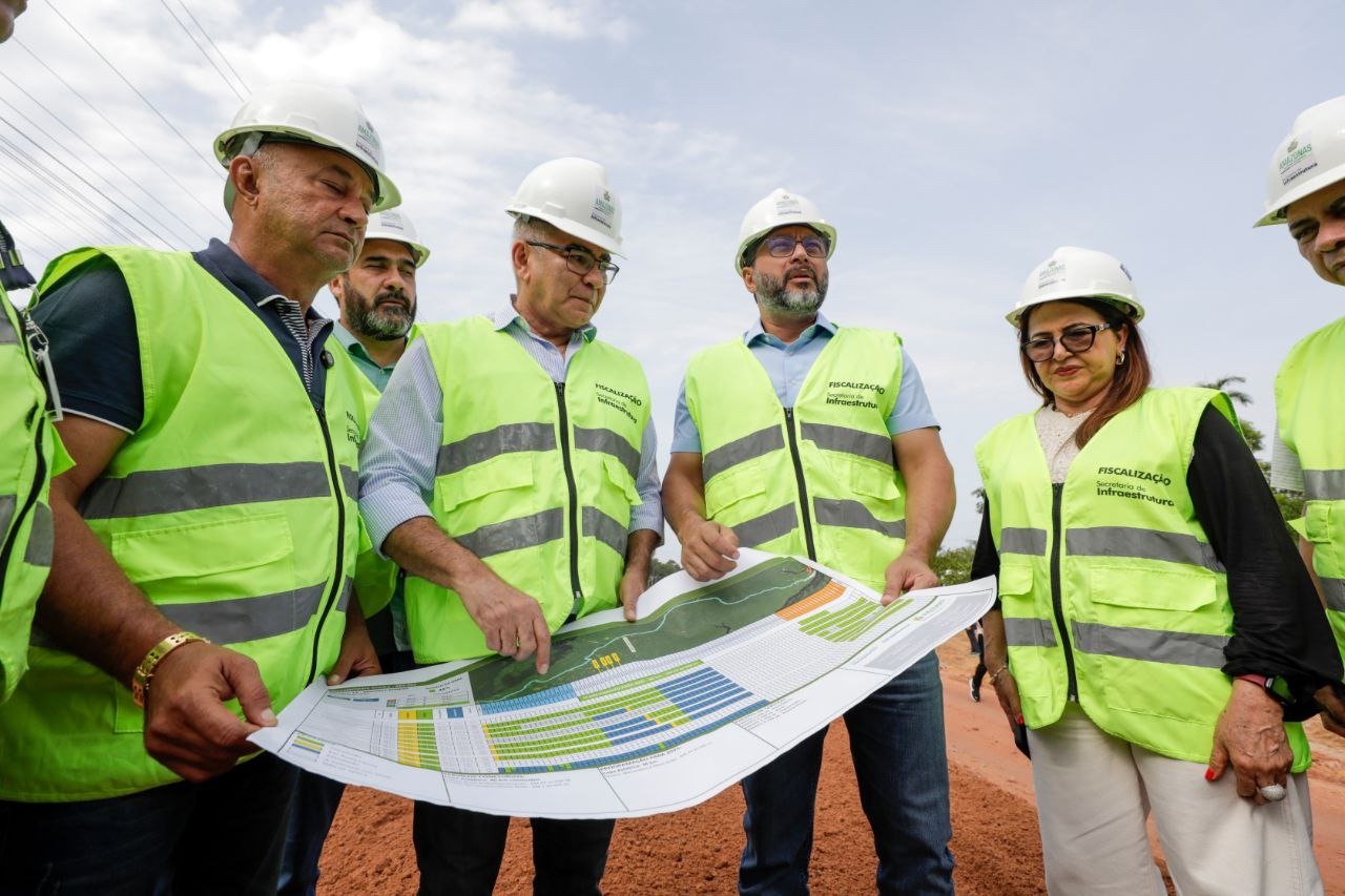 Em Novo Airão, governador Wilson Lima vistoria obras da AM-352 e destaca investimentos de R$ 257 milhões para infraestrutura do município