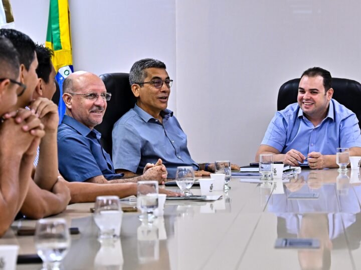 Roberto Cidade recebe comitiva de Manicoré e discute parcerias técnicas para o município