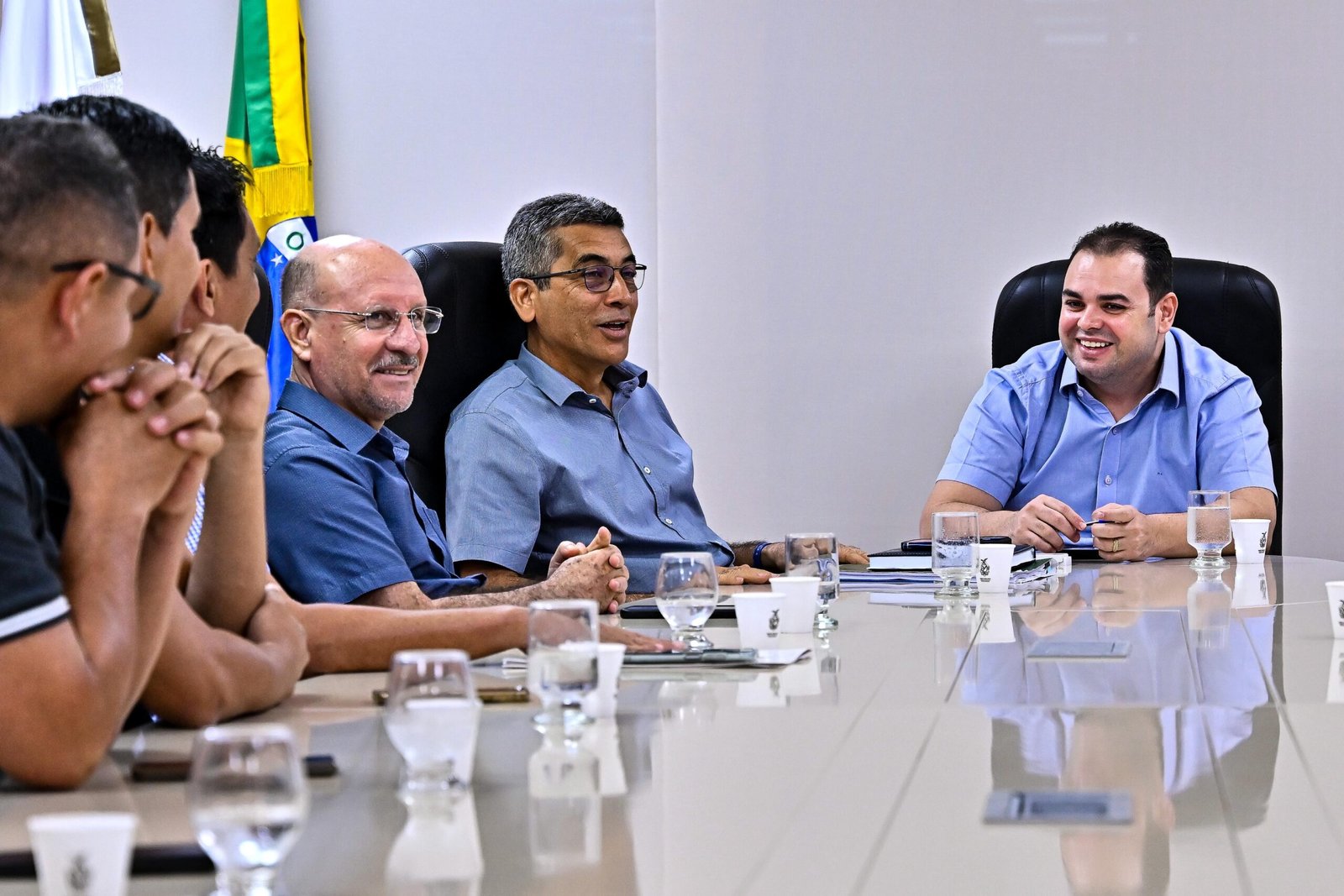 Roberto Cidade recebe comitiva de Manicoré e discute parcerias técnicas para o município