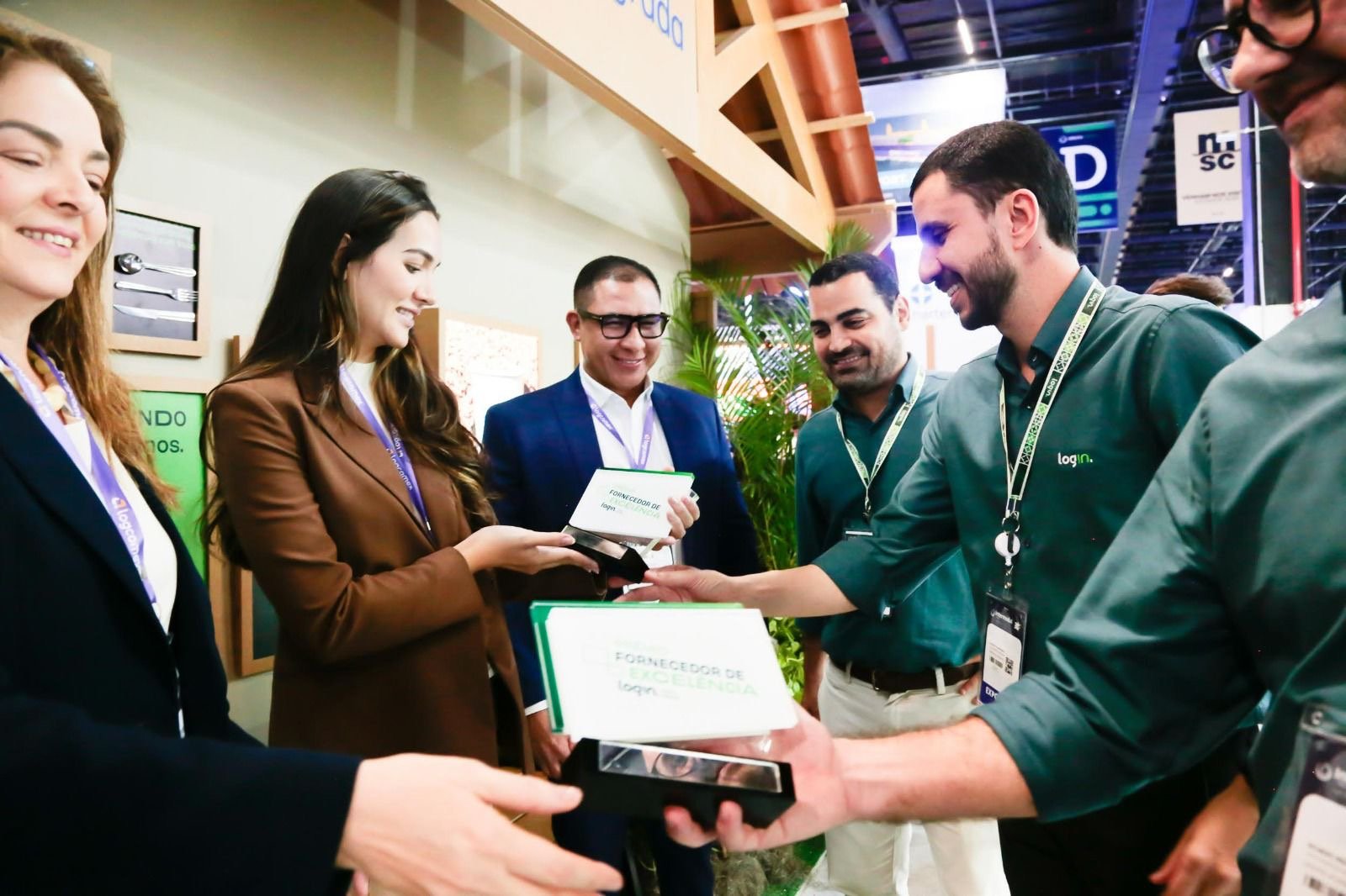 Grupo Chibatão recebe prêmios da Log-In na Intermodal South America 2026, em São Paulo