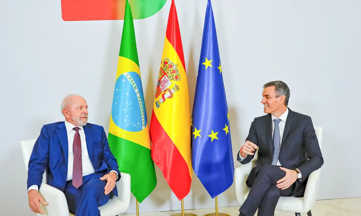 Brasil e Espanha oficializam parcerias sobre soberania digital e regulação de Big Techs