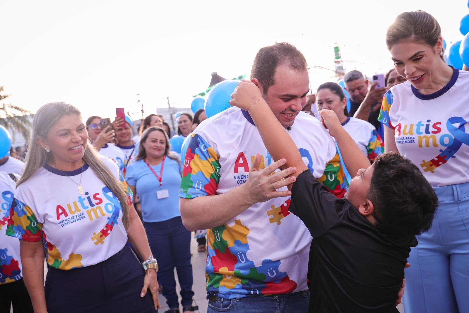 Abril Azul: Presidente Roberto Cidade abre programação na Aleam com iluminação especial