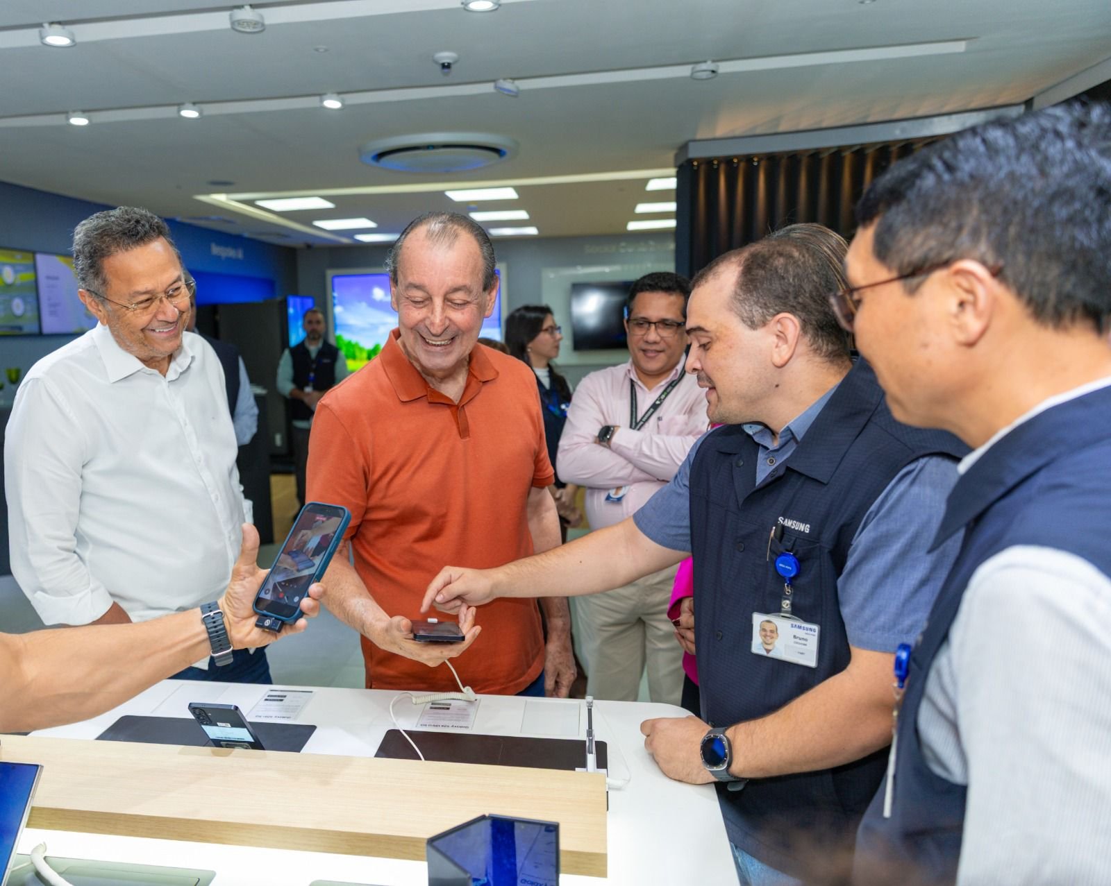 Omar Aziz visita fábrica da Samsung em Manaus e destaca papel da Zona Franca na geração de empregos