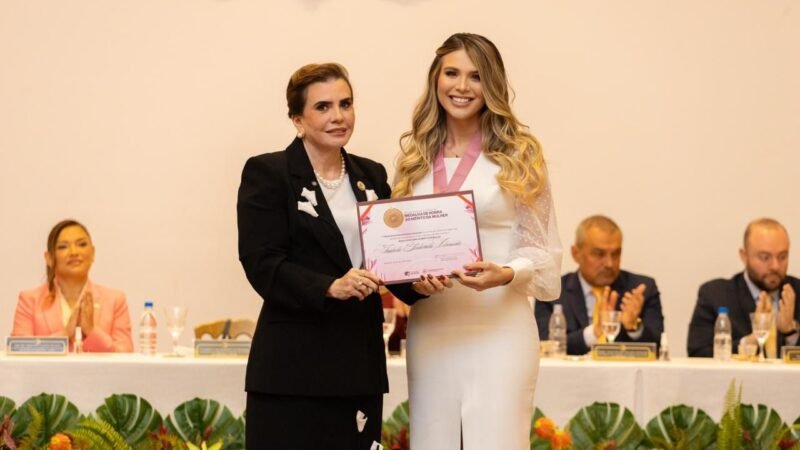 Izabelle Fontenelle é homenageada pelo TCE-AM com Medalha de Honra ao Mérito à Mulher
