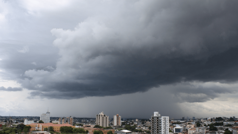 Inmet emite alerta laranja para chuvas intensas na Região Norte neste fim de semana